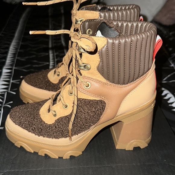 Only worn one time for this past thanksgiving - Picture 2 of 8